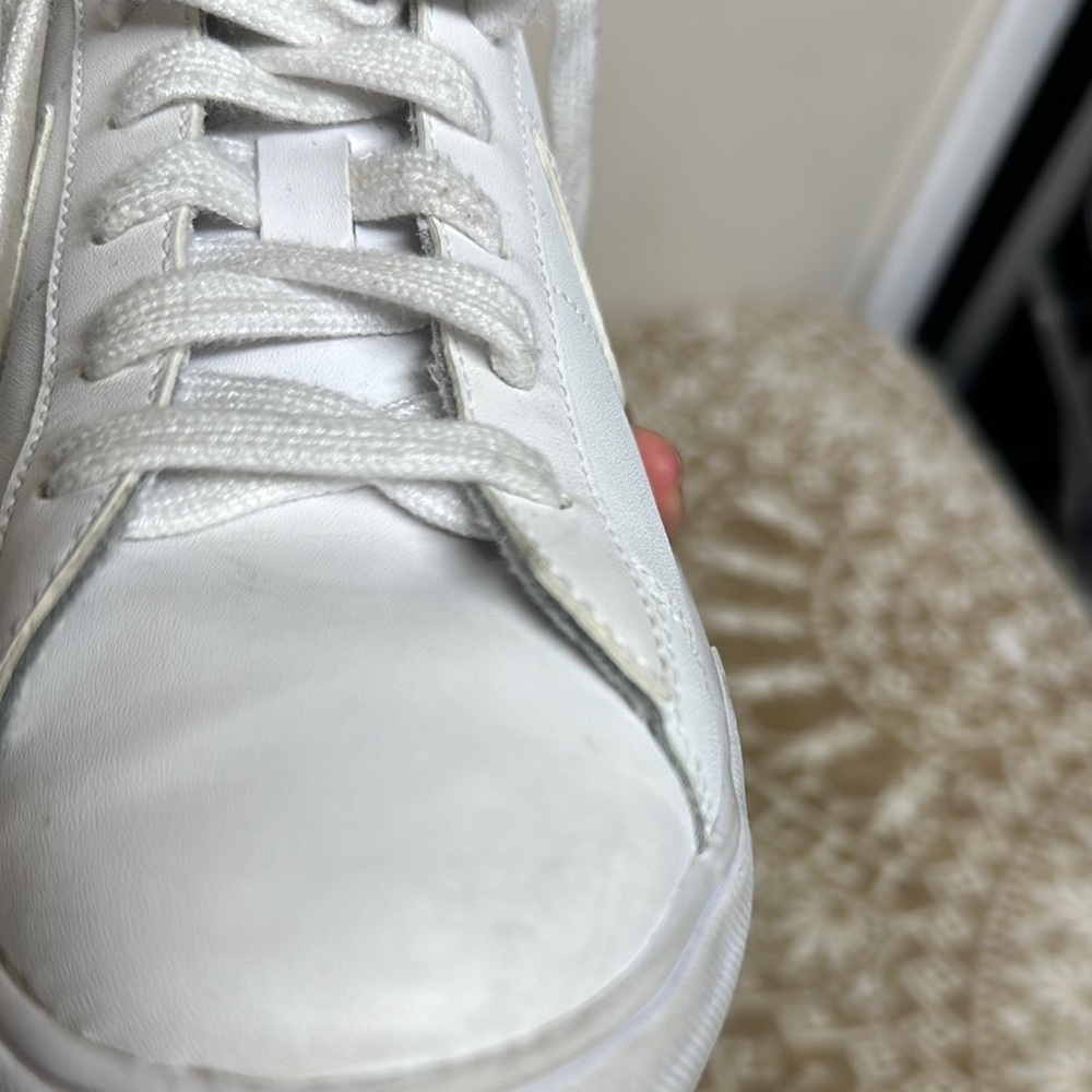 Nike White Athletic Shoes Classic Design - Picture 6 of 15